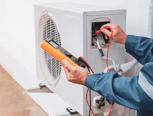 Professional air conditioner technician quickly restoring cool air in a Collierville, TN home or business.